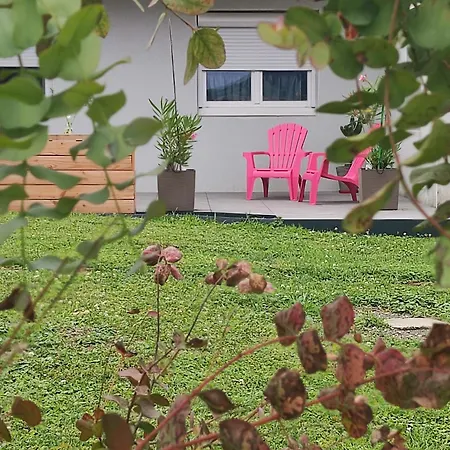 Rez-de-jardin Classe 2 Etoiles Avec Parking, Calme Assure *