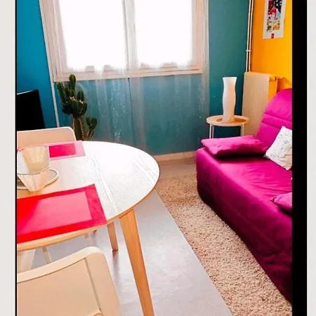 Rez-de-jardin Classe 2 Etoiles Avec Parking, Calme Assure