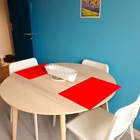 Rez-de-jardin Classe 2 Etoiles Avec Parking, Calme Assure Lägenhet *