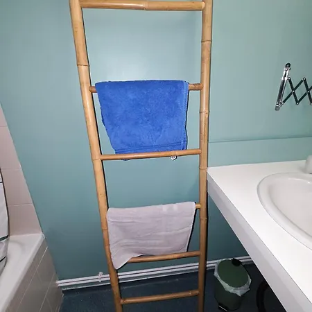 Rez-de-jardin Classe 2 Etoiles Avec Parking, Calme Assure