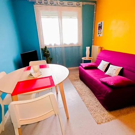 Rez-de-jardin Classe 2 Etoiles Avec Parking, Calme Assure Apartment *