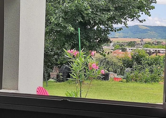 Rez-de-jardin Classe 2 Etoiles Avec Parking, Calme Assure