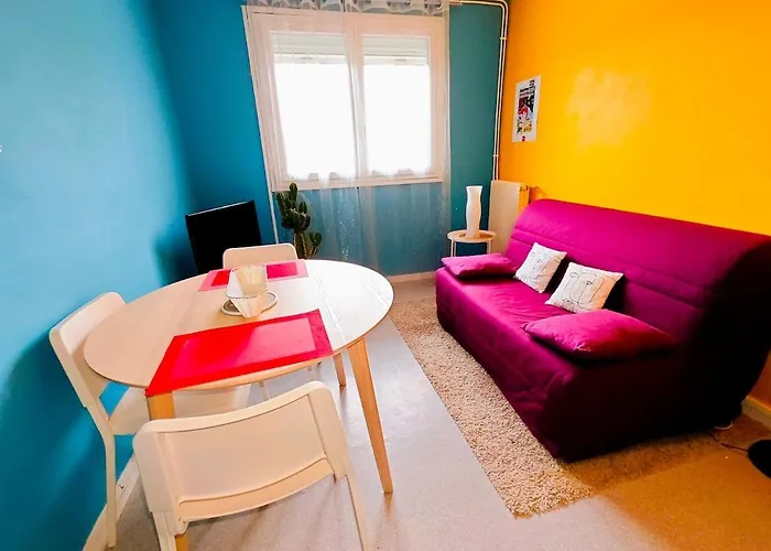 Rez-de-jardin Classe 2 Etoiles Avec Parking, Calme Assure