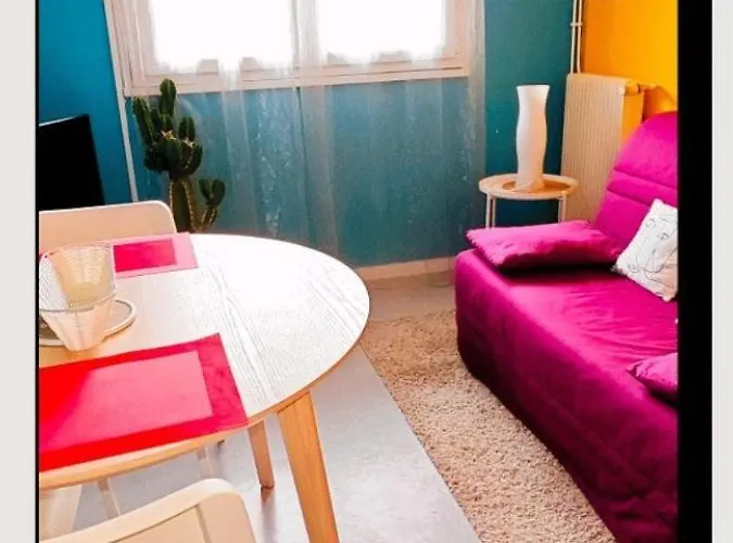 Rez-de-jardin Classe 2 Etoiles Avec Parking, Calme Assure